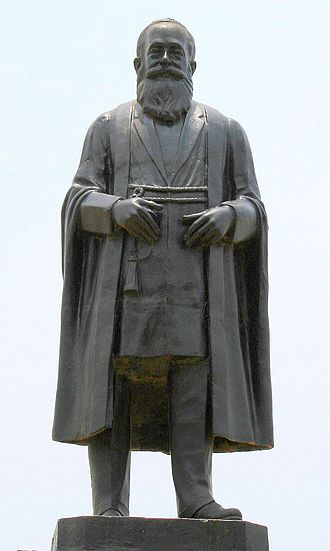 File:Statue of G U Pope Triplicane.jpg