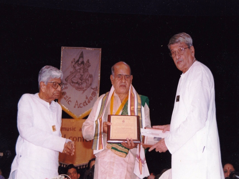 File:Dr.SCM-sangeetakalanidhi-award-music-academy-chennai-5.jpg