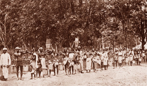 File:Estate-workers-old-photo.jpg