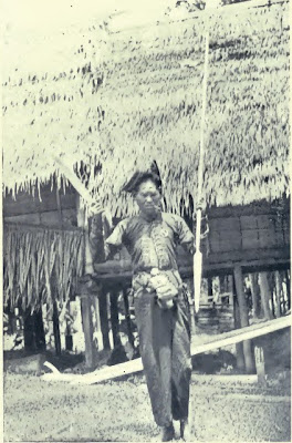 File:Gumpus, Headman of Tambatuan Village.jpg