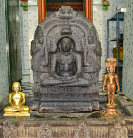 File:புஷ்பதந்தர் கோயில் சிற்பங்கள்.png