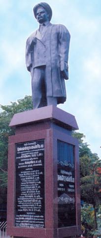 File:Singaravelu Statue in Puducherry.jpg