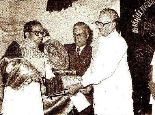 File:Thanjai Tamil Palkalai Award.jpg