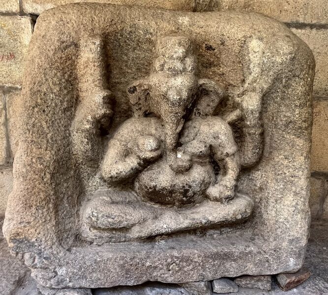 File:Kadambar Kovil - Vinayakar.jpeg