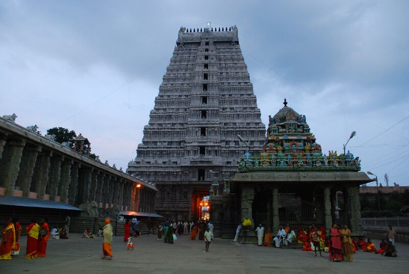 File:Thiruvannamalai Temple Inside.jpg