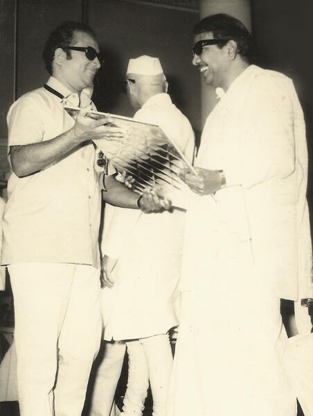 File:Receiving kalaimamani award.jpg