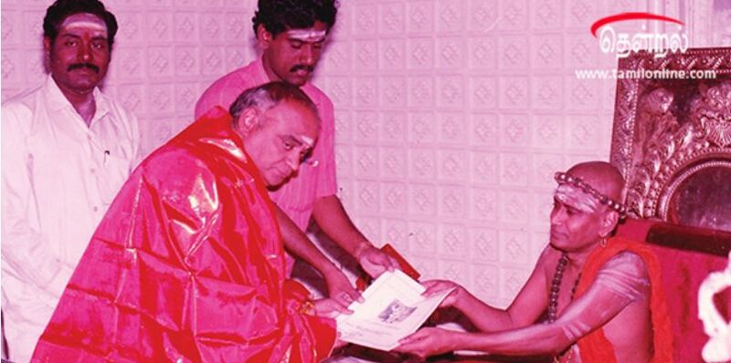 File:Ilaiyavan with Madurai Adheenam.jpg