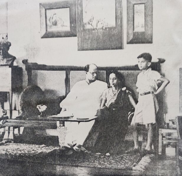 File:Chowdhury with his family.jpg