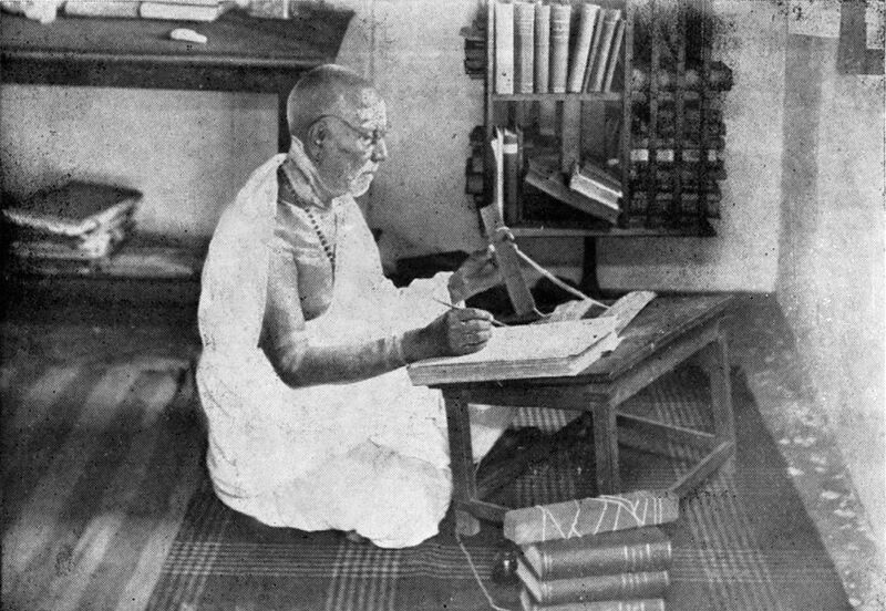 File:U. V. Swaminatha Iyer studying palm-leaf manuscripts.jpg